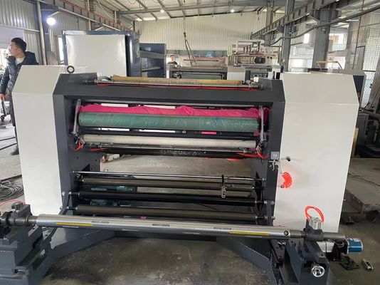1300 Typ Vertikalschneidemaschine Nicht gewebte Stoffe Schneidemaschine Rückwickelmaschine vollautomatisch