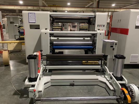 1300 Hochgeschwindigkeitsschneidmaschine Kraftpapierschneidmaschine Hochpräzision